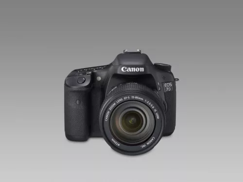 Canon EOS 7D + EF-S 15-85mm / 3.5-5.6 IS USM