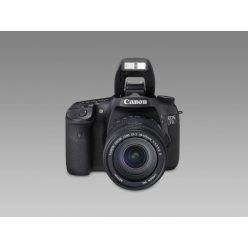 Canon EOS 7D + EF-S 18-135mm / 3.5-5.6 IS