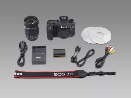 Canon EOS 7D + EF-S 18-135mm / 3.5-5.6 IS