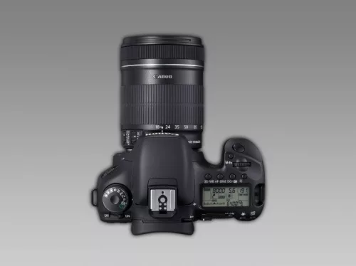 Canon EOS 7D + EF-S 18-135mm / 3.5-5.6 IS