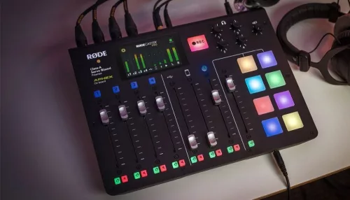 RodeCaster Pro podcast production studio (Rodecaster Pro)
